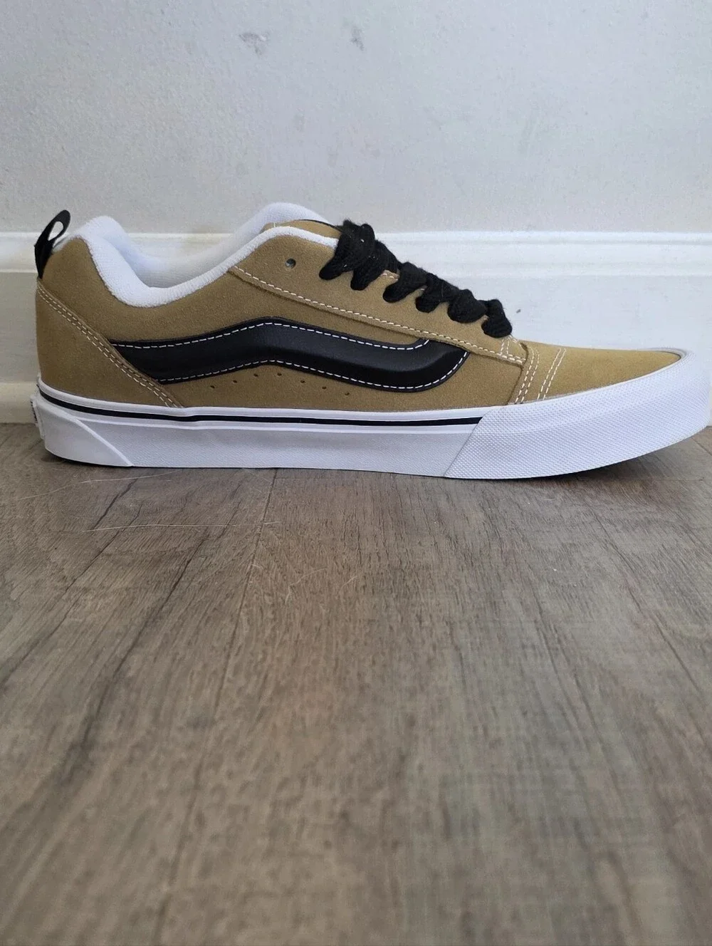 VANS Knu-Skool Antelope Tan/Black Suede Low Top Lace-Up Sneaker Size 9 New